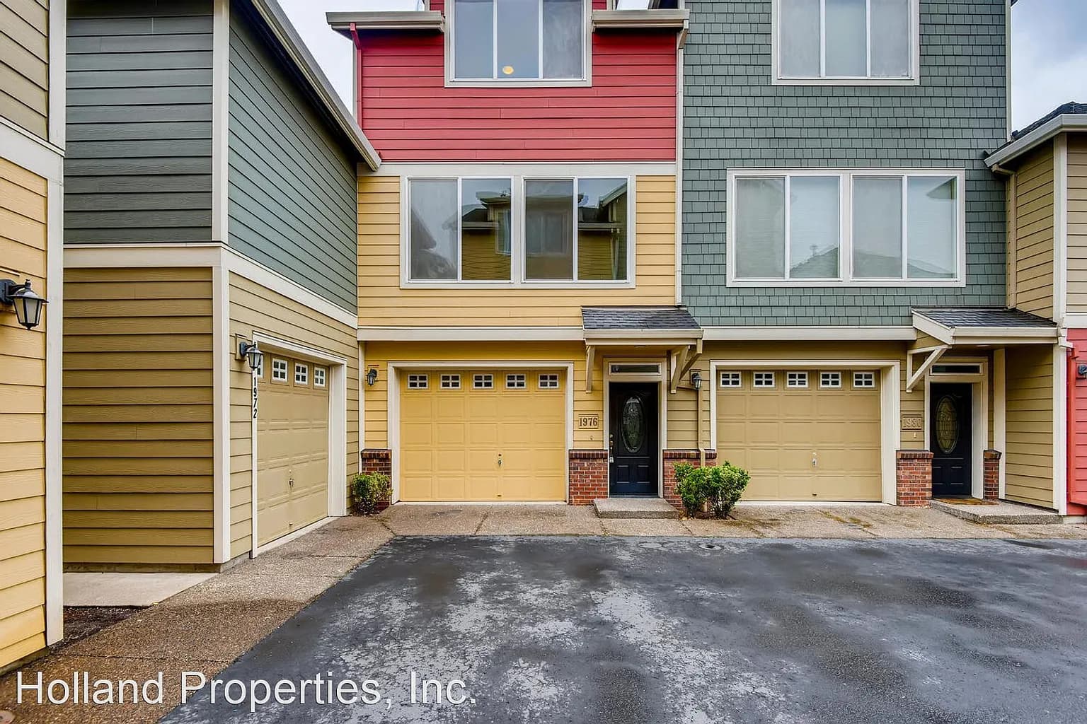 1976 NW Florence Ave - Thumbnail 2