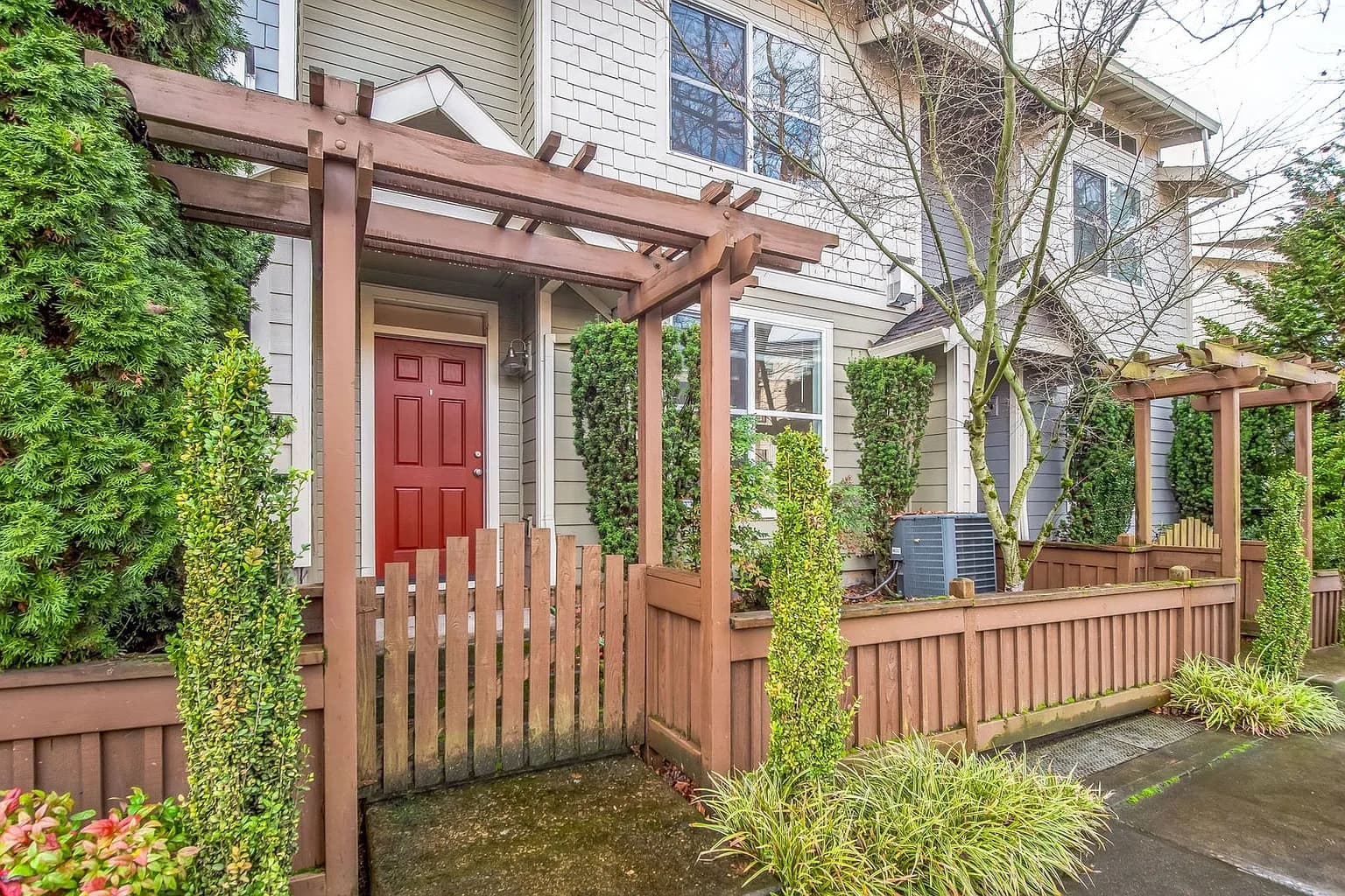 2306 NE Redelfs Way - Thumbnail 2