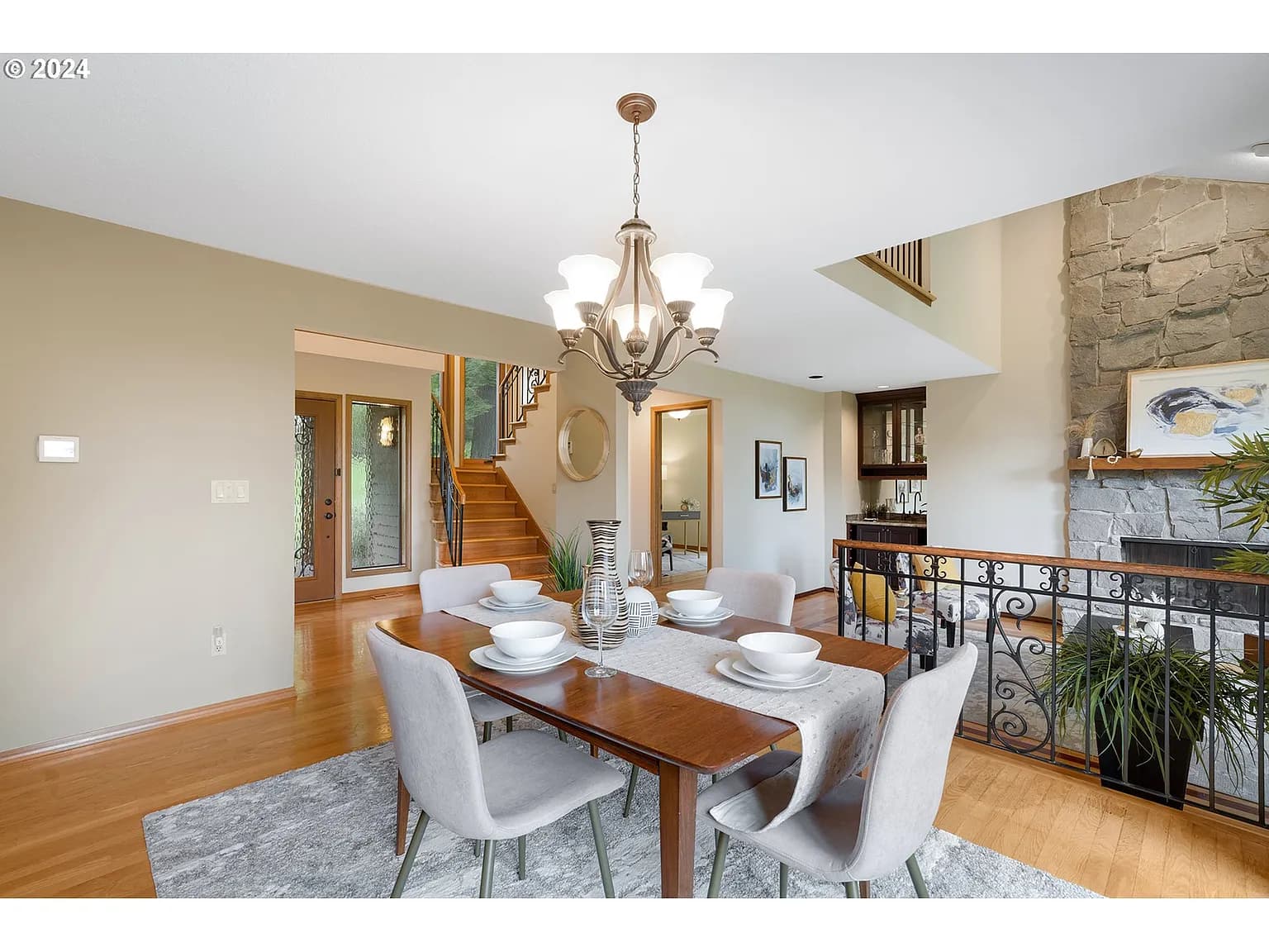 2360 Valley View Dr - Thumbnail 6