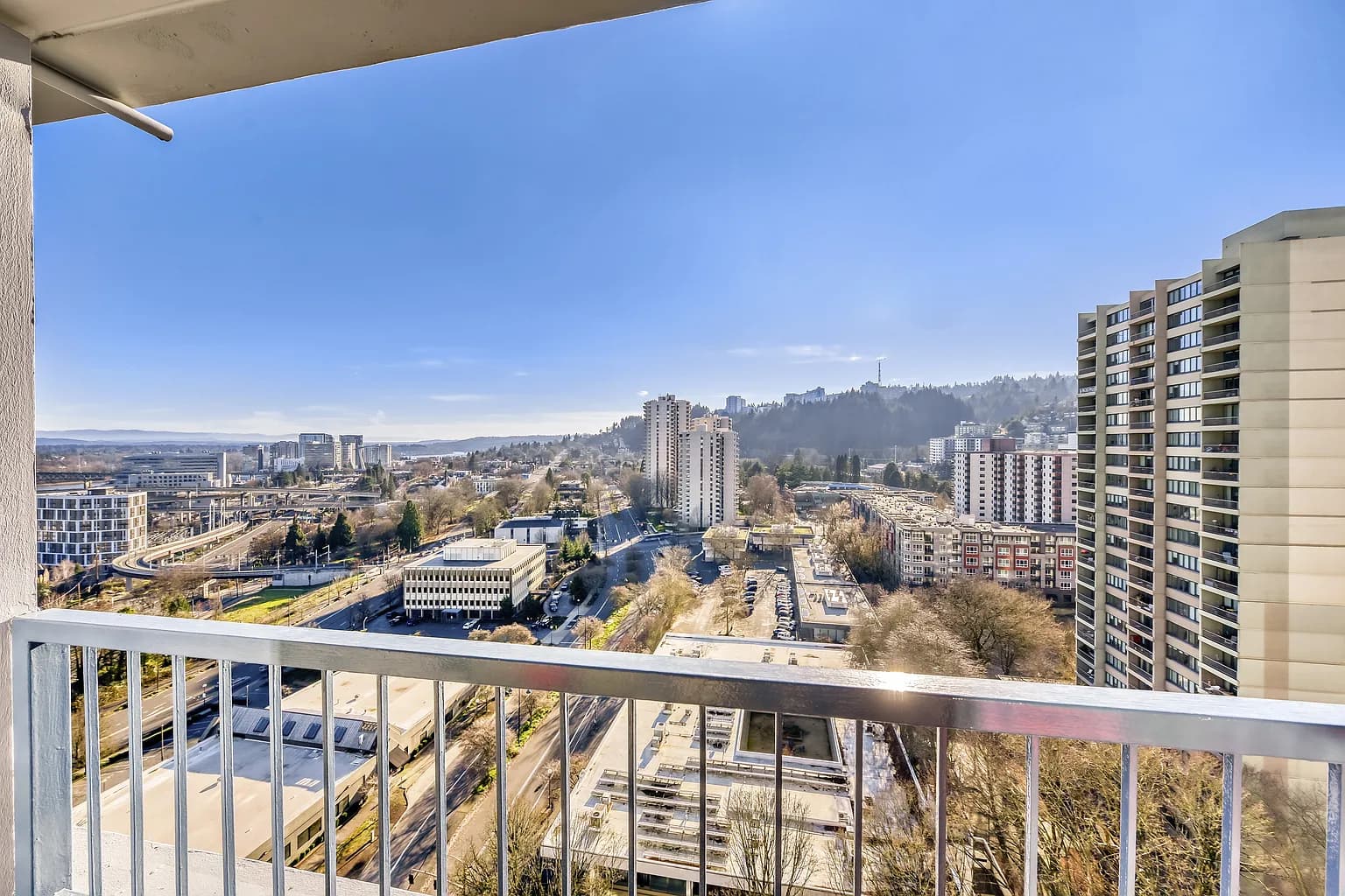 111 SW Harrison St APT 20A - Thumbnail 4