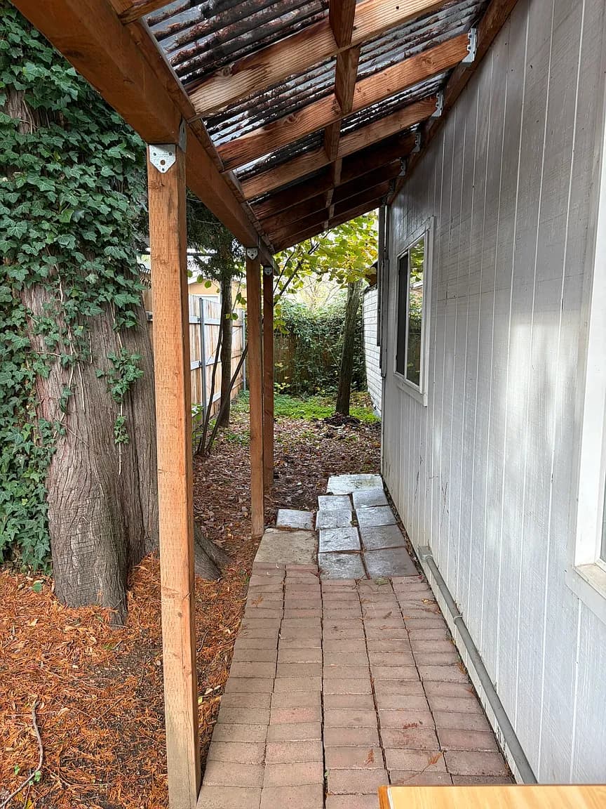 2537 SE 164th Ave #B - Thumbnail 2