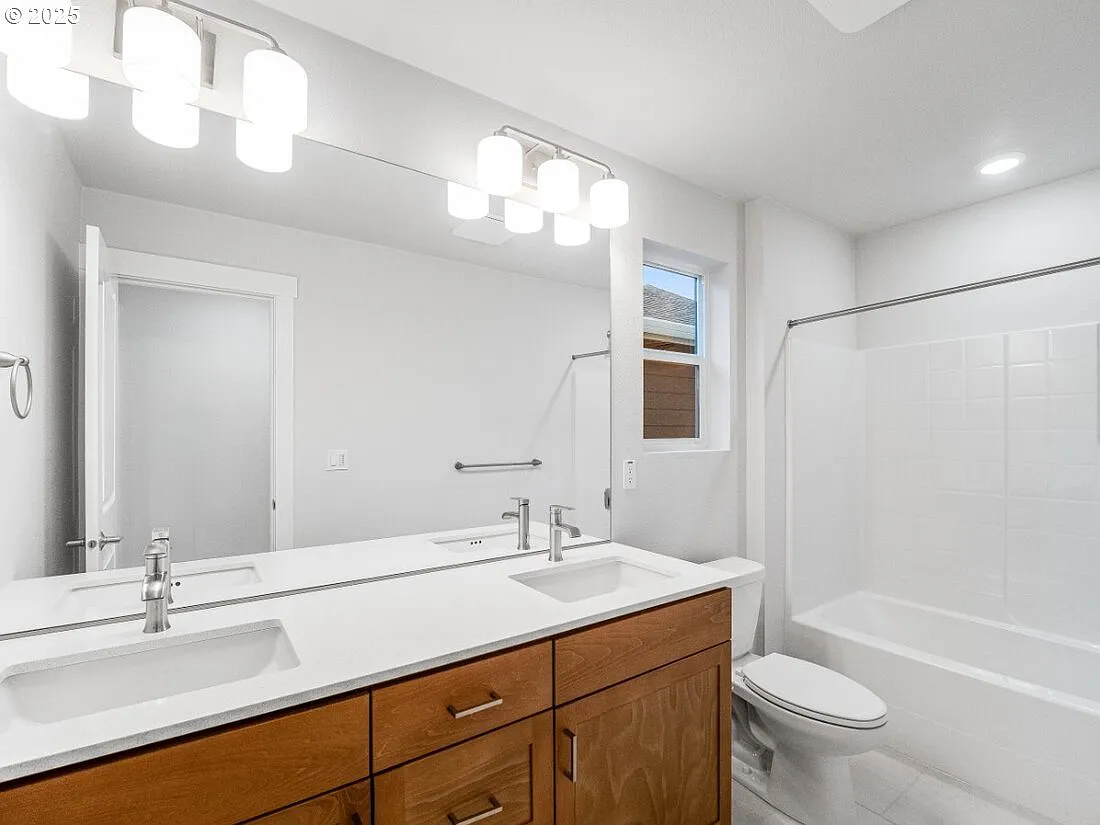 18980 SW Eureka Ln - Thumbnail 3