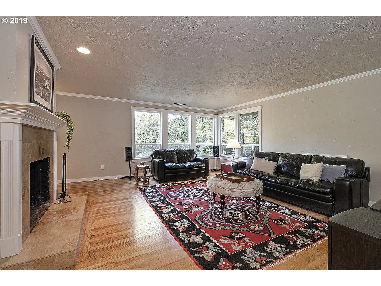 2195 Hillcrest Dr - Thumbnail 5