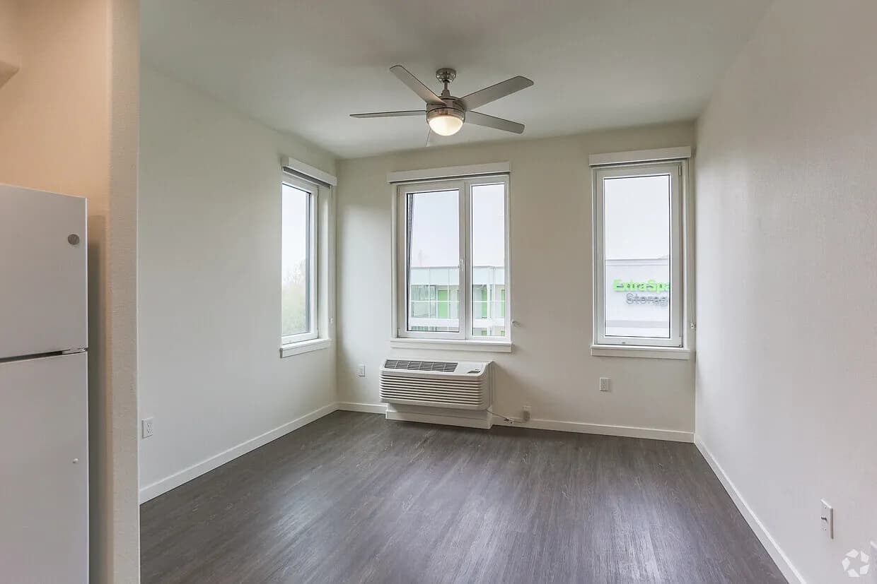 11090 SW 68th Pkwy #1B-1BA-550SQFT - Thumbnail 4