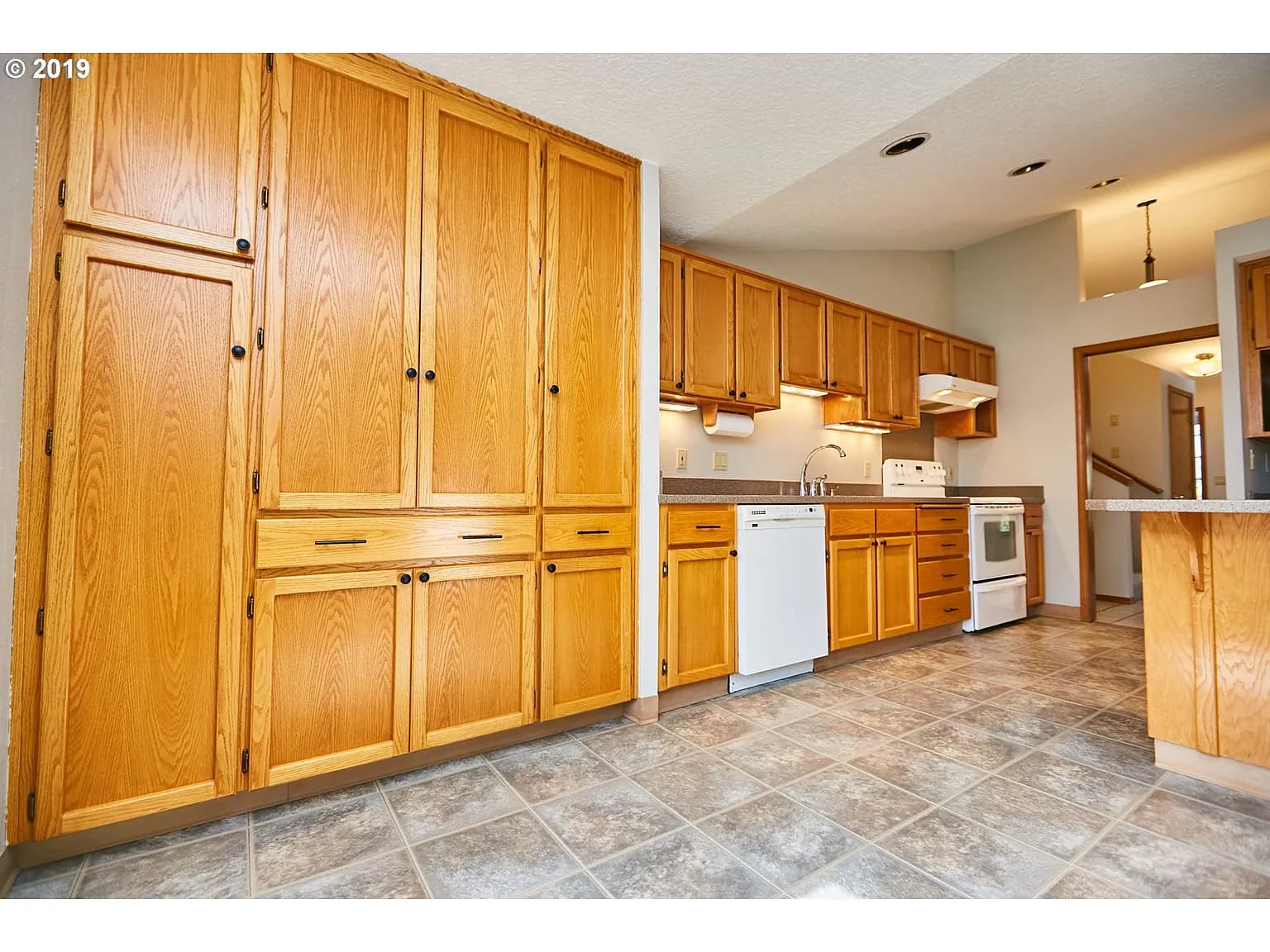 12314 SW Millview Ct - Thumbnail 5