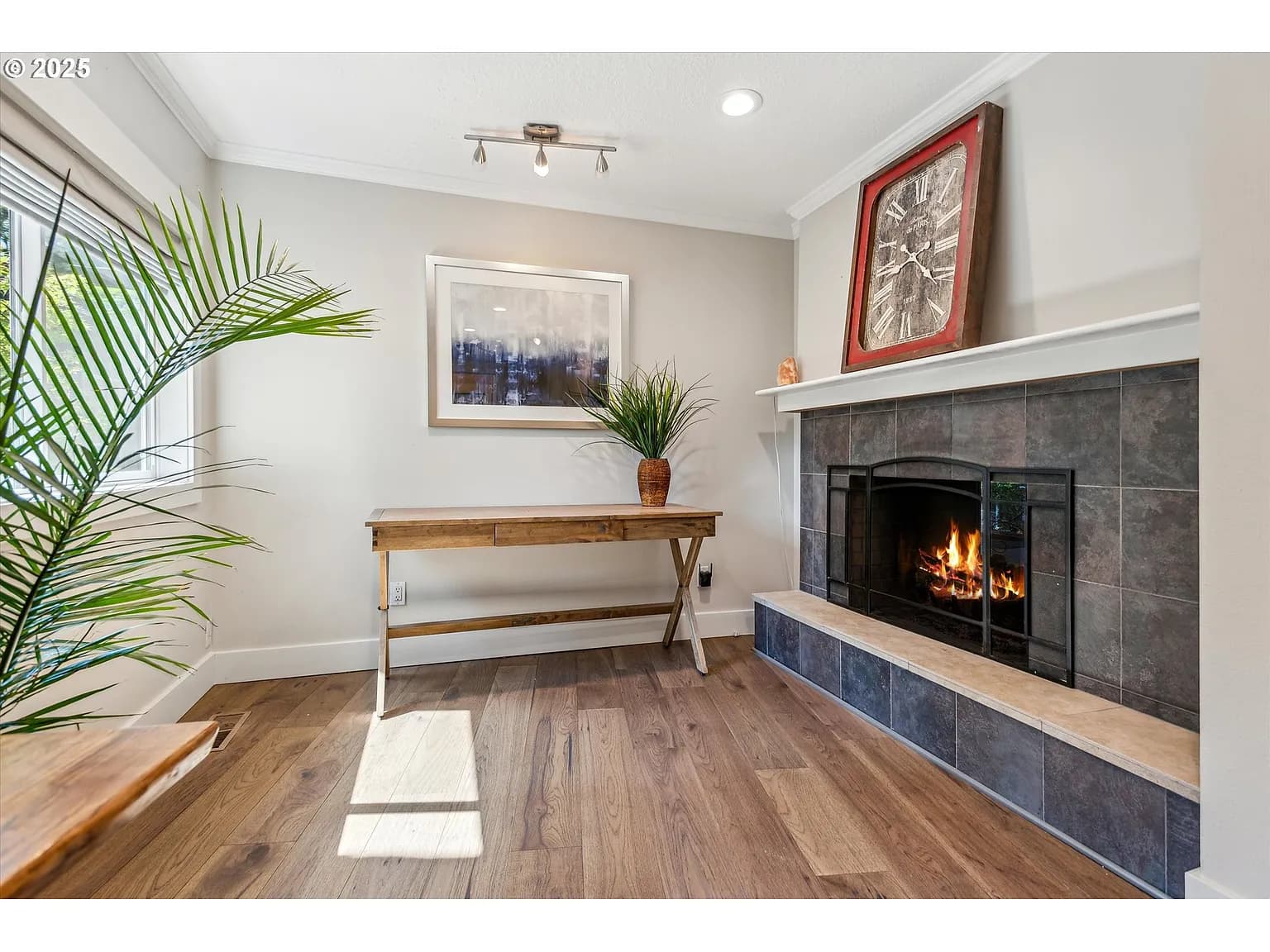 2475 Hillcrest Dr - Thumbnail 5