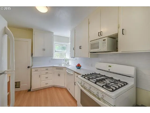 4330 SE Woodward St - Thumbnail 6