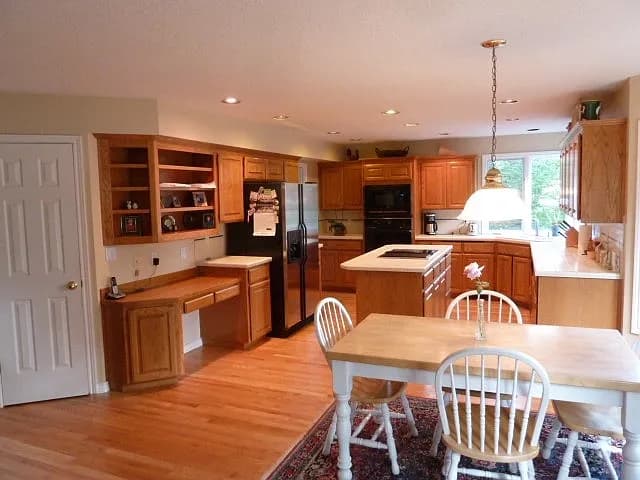 1301 Stonehaven Dr - Thumbnail 3