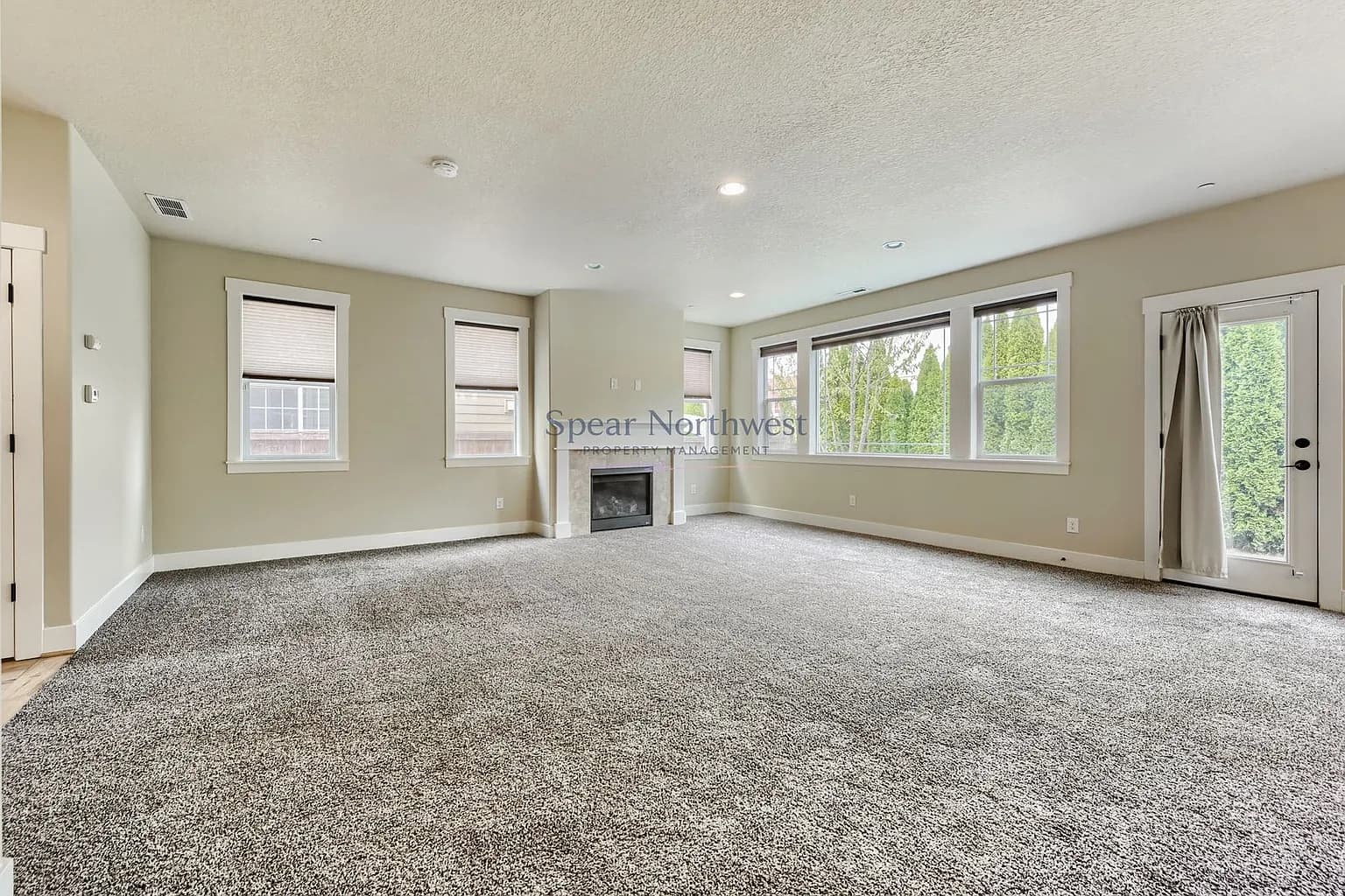 552 NE 77th Ave - Thumbnail 5