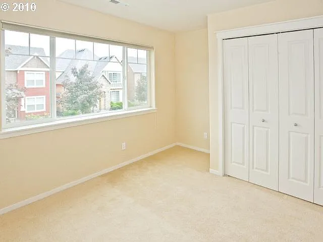 547 NE 61st Pl - Thumbnail 6