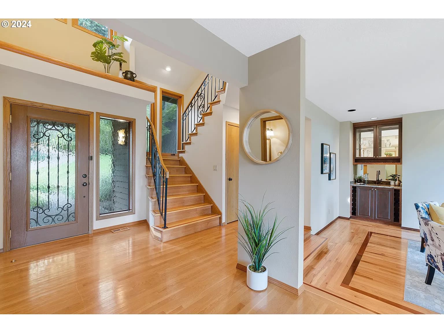 2360 Valley View Dr - Thumbnail 4