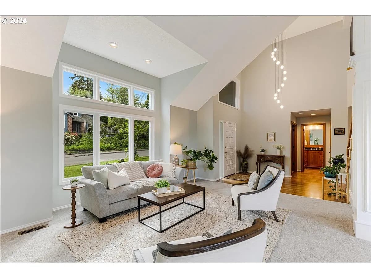 1321 Stonehaven Dr - Thumbnail 2