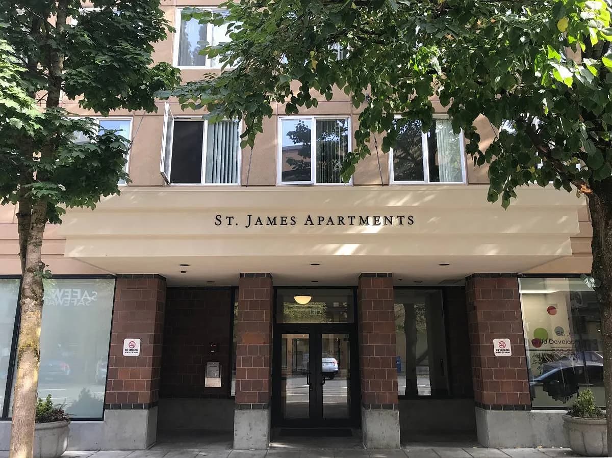 1312 SW 10th Ave APT 602 - Thumbnail 2