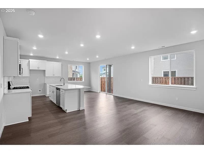 18950 SW Eureka Ln - Thumbnail 6