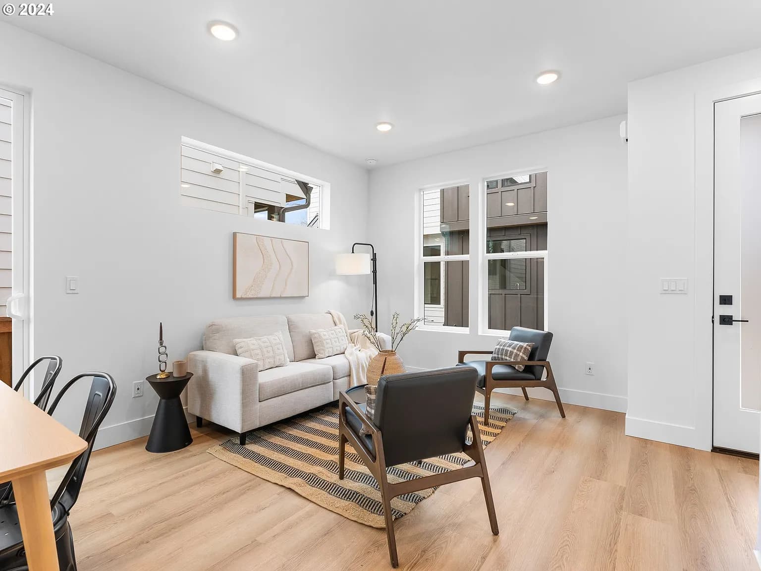 6191 N Amherst St - Thumbnail 3