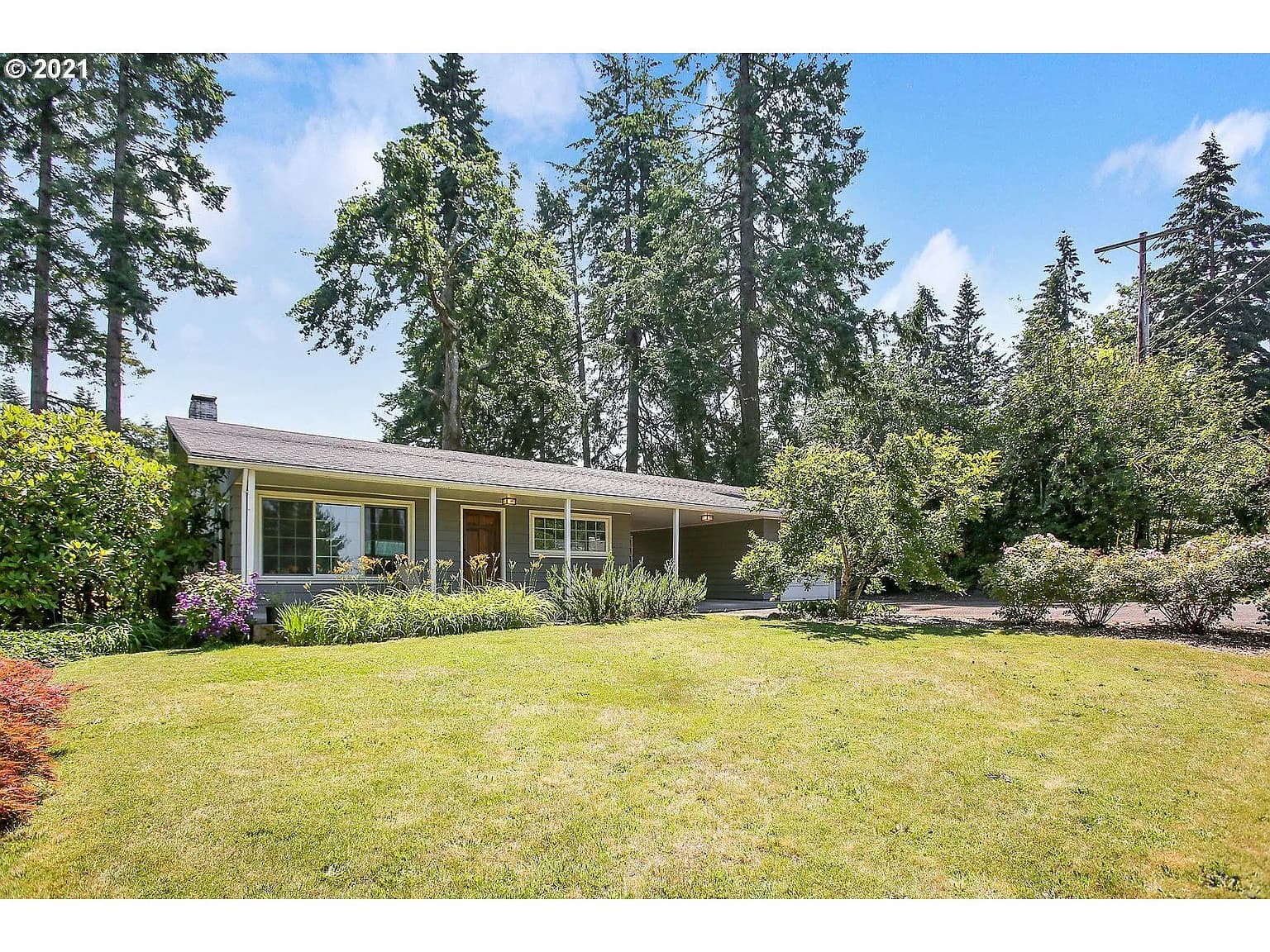 2292 Hillcrest Dr - Thumbnail 2