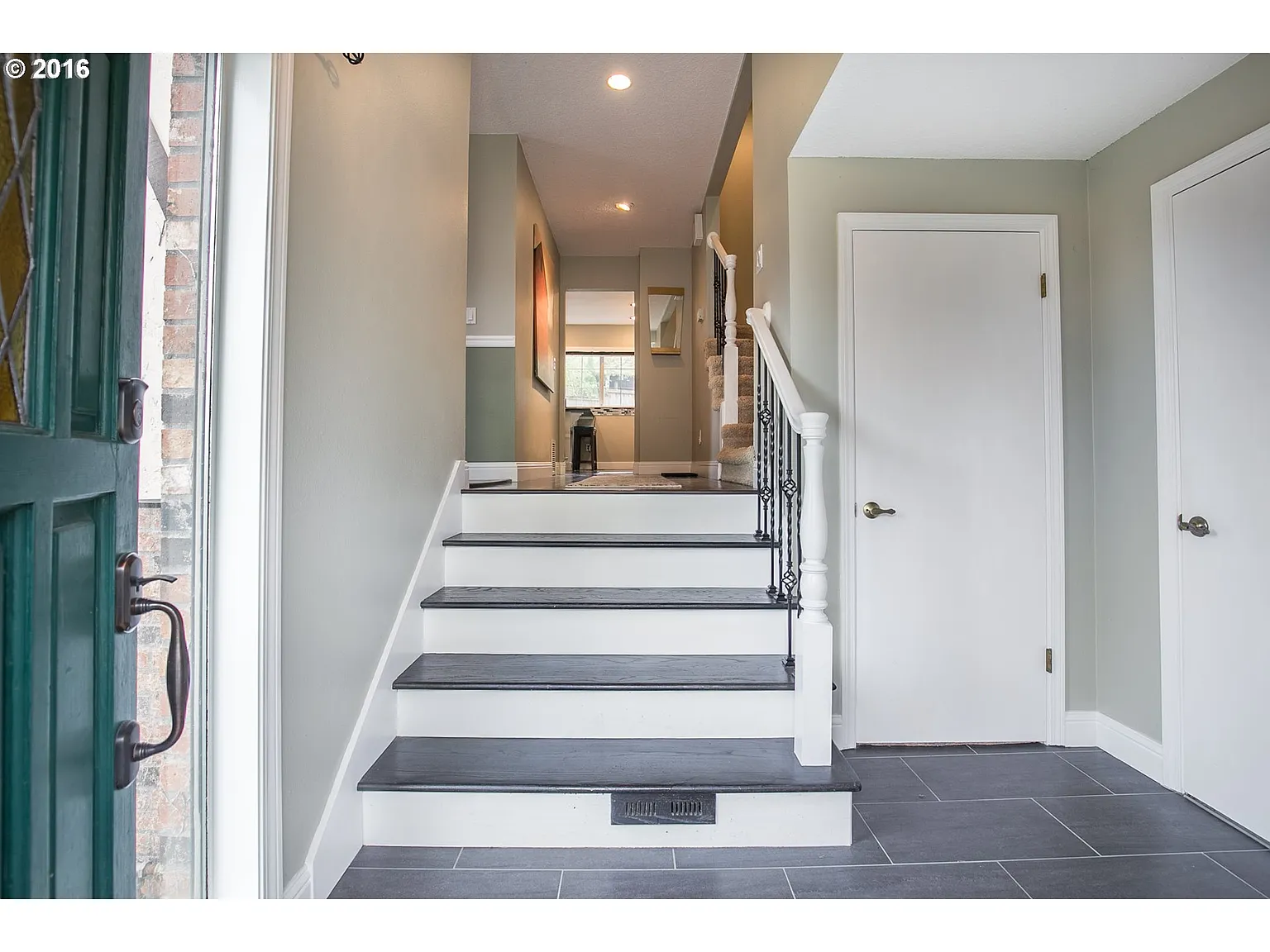 2150 Valley Ct - Thumbnail 2