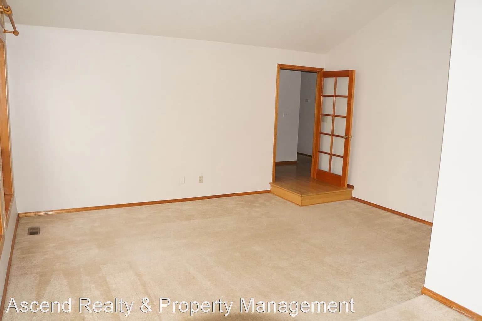 17648 Janell Ct - Thumbnail 2