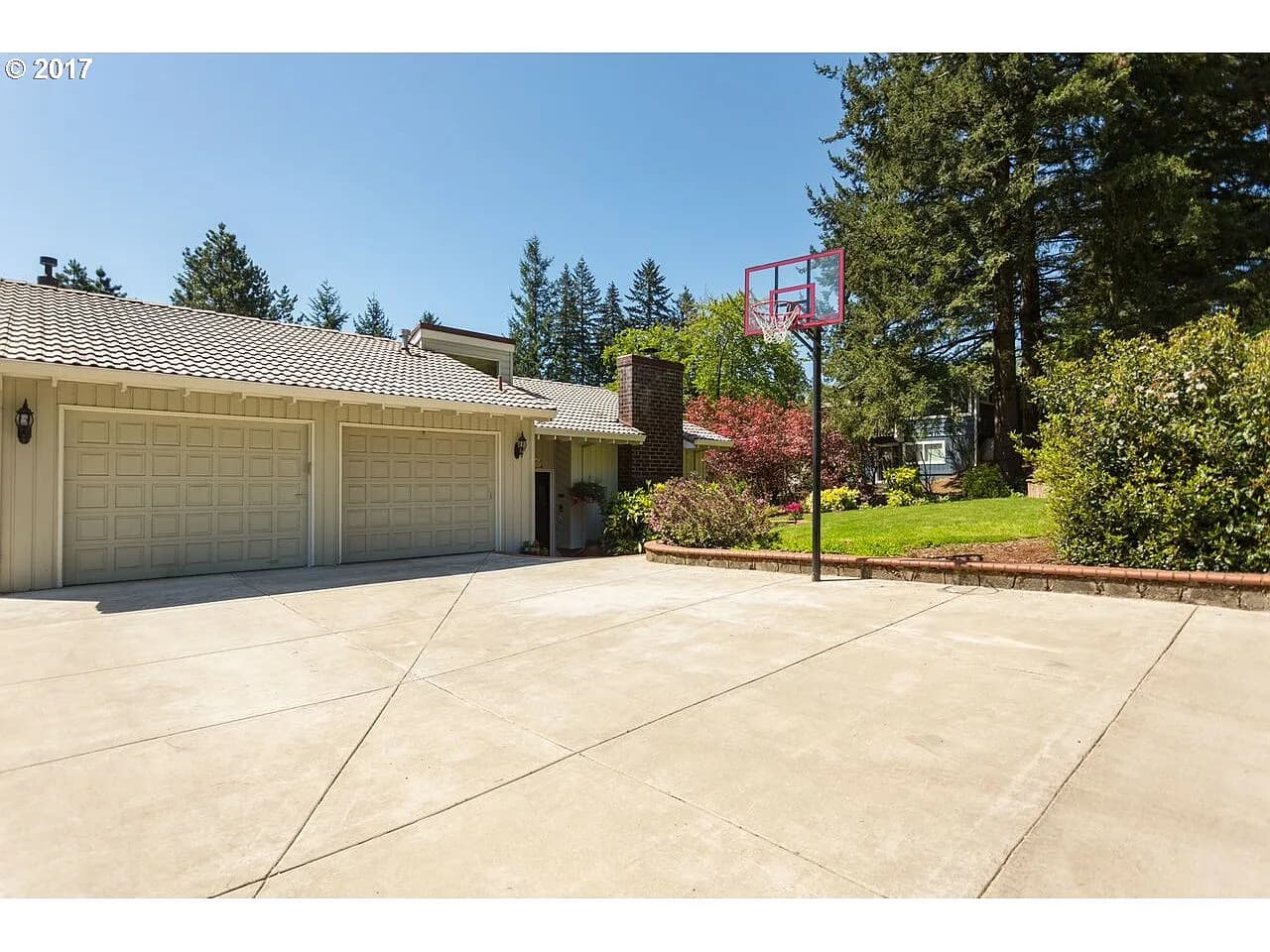 2248 Valley View Dr - Thumbnail 4