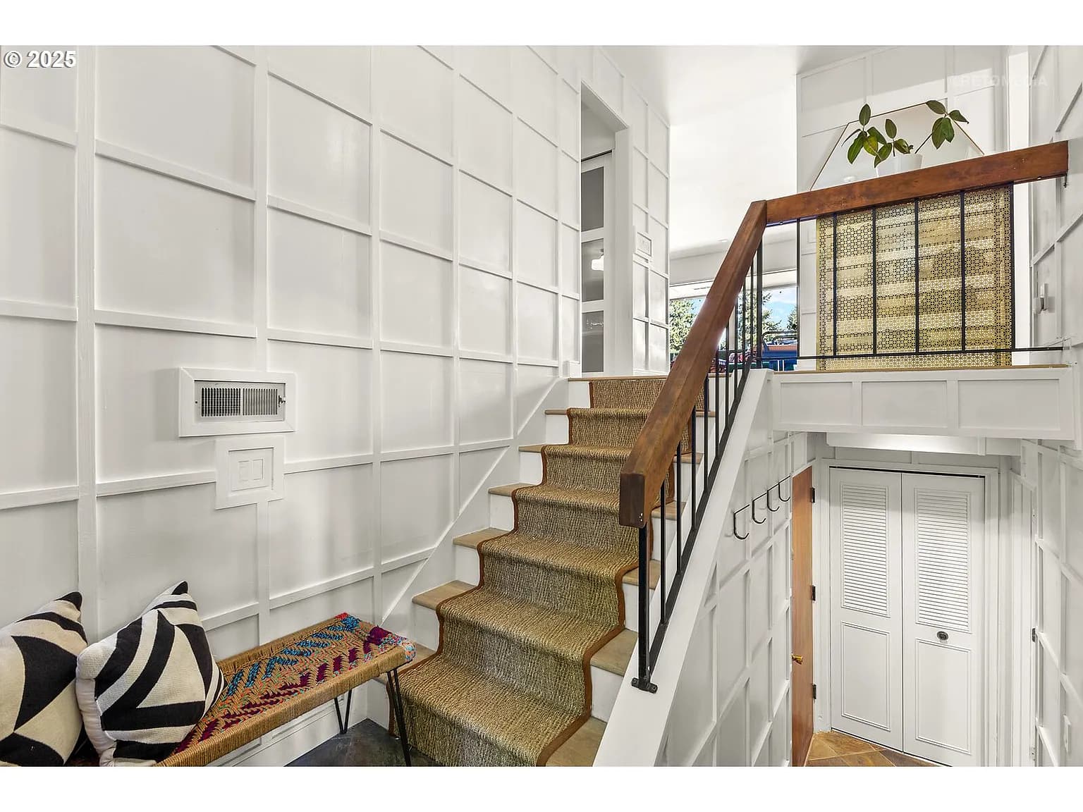 2090 Valley View Dr - Thumbnail 3