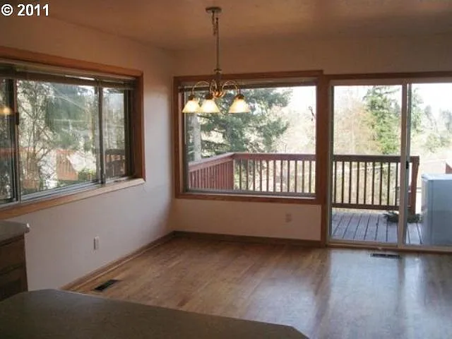 19001 Suncrest Dr - Thumbnail 4