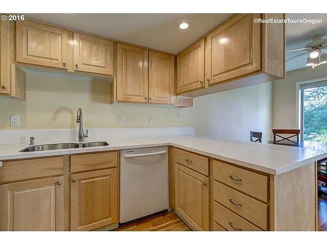 86 Kingsgate Rd UNIT D104 - Thumbnail 4