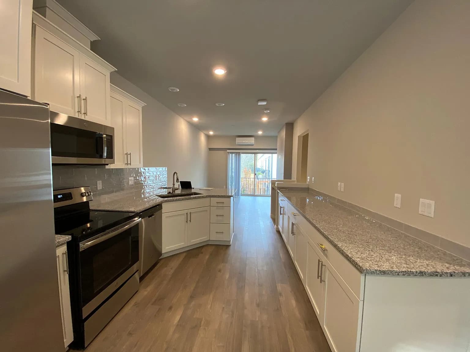 8883 SW Elena Ln - Thumbnail 3