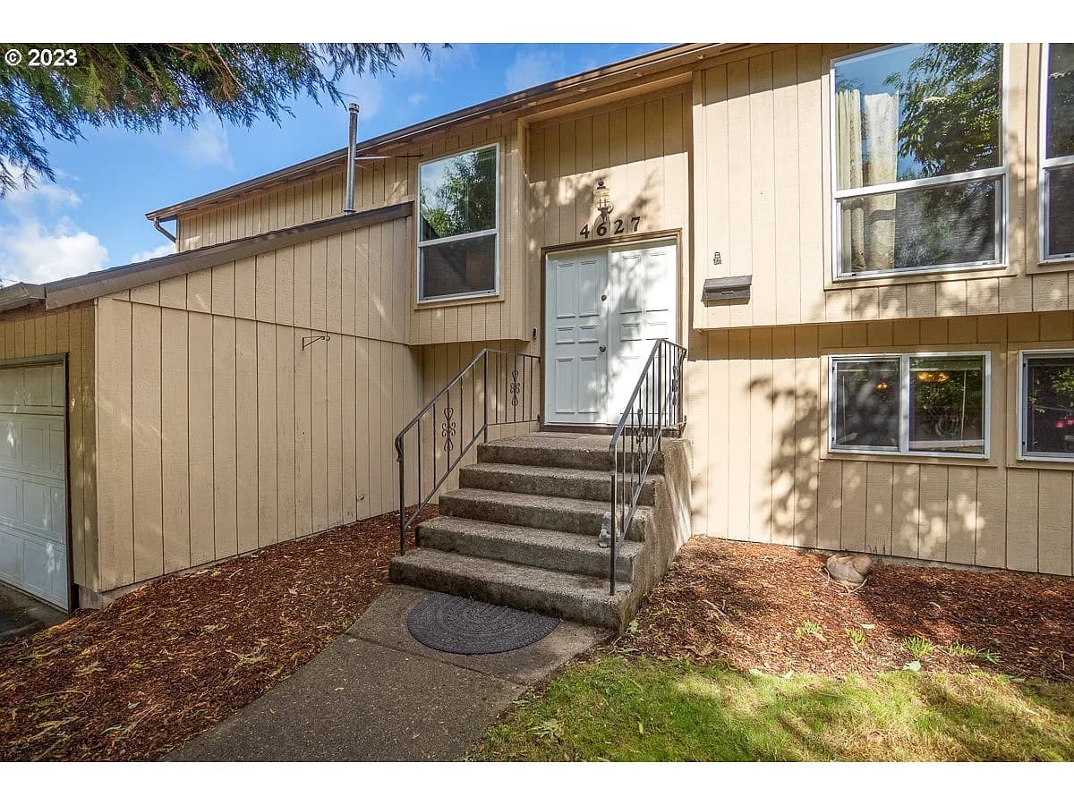 4627 SE Rhodesa St - Thumbnail 2