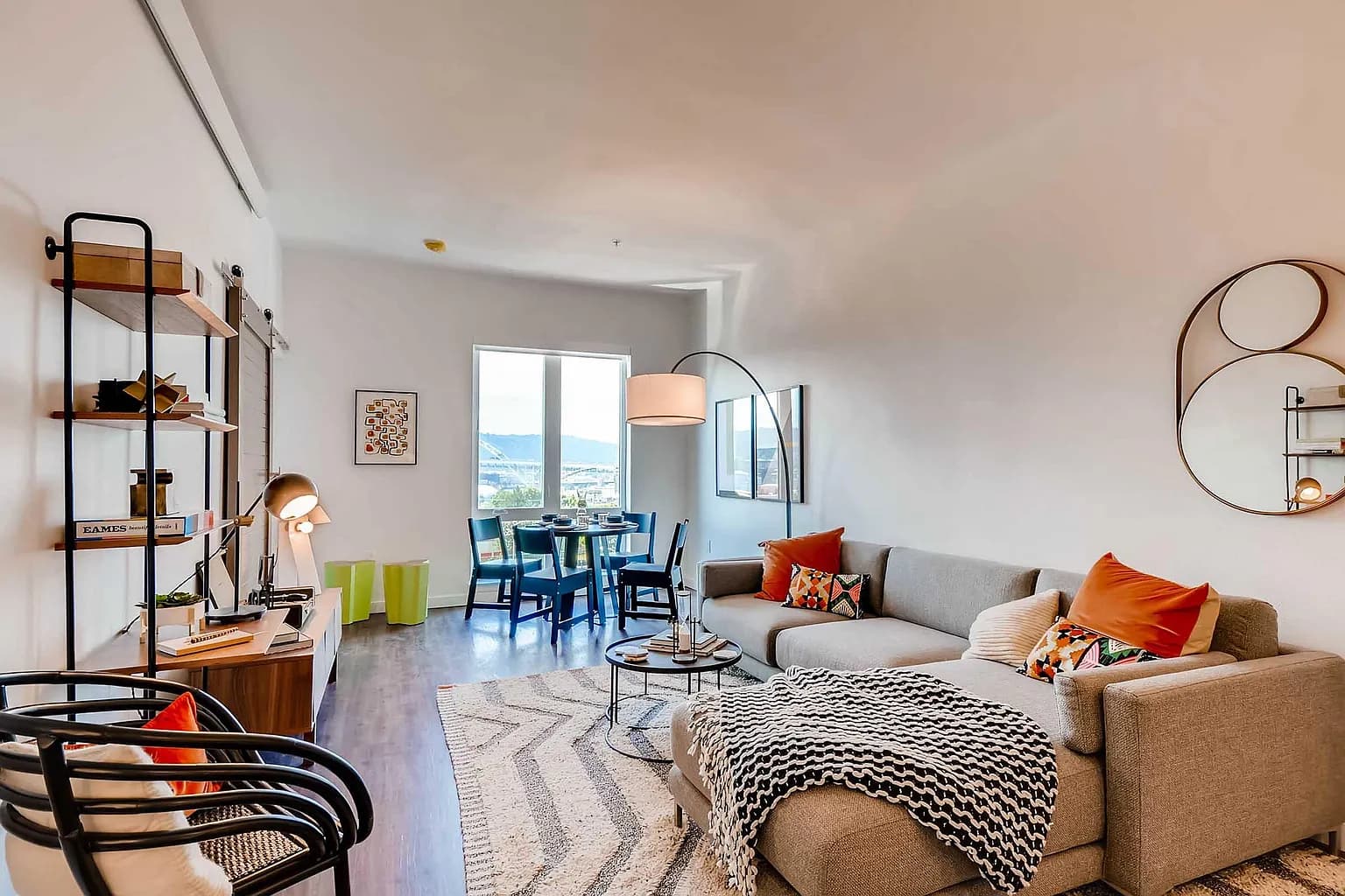 2005 N Williams Ave #60638 - Thumbnail 4