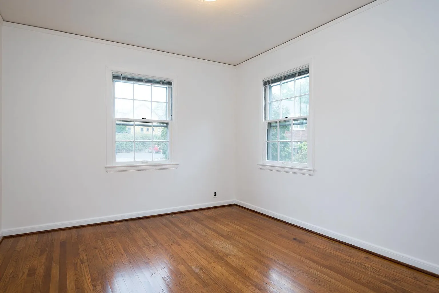 5400 NE Sandycrest Ter APT 2 - Thumbnail 4