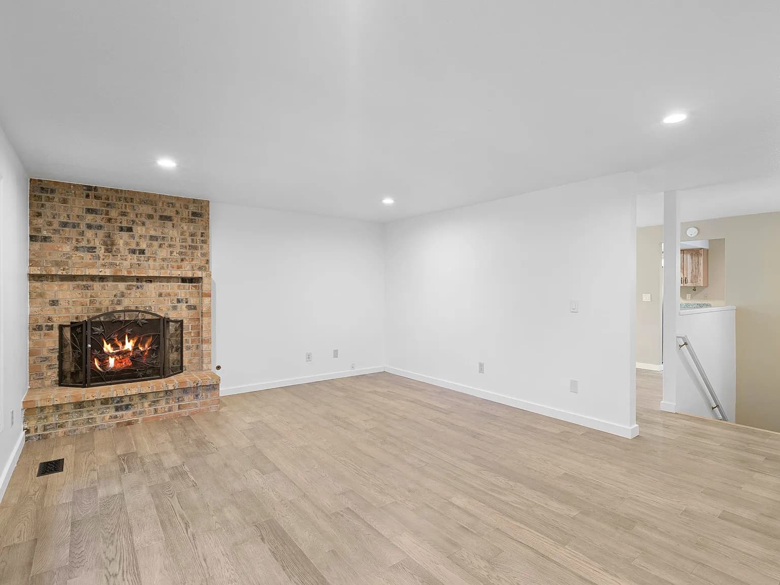 1107 Meadowview Ct - Thumbnail 2