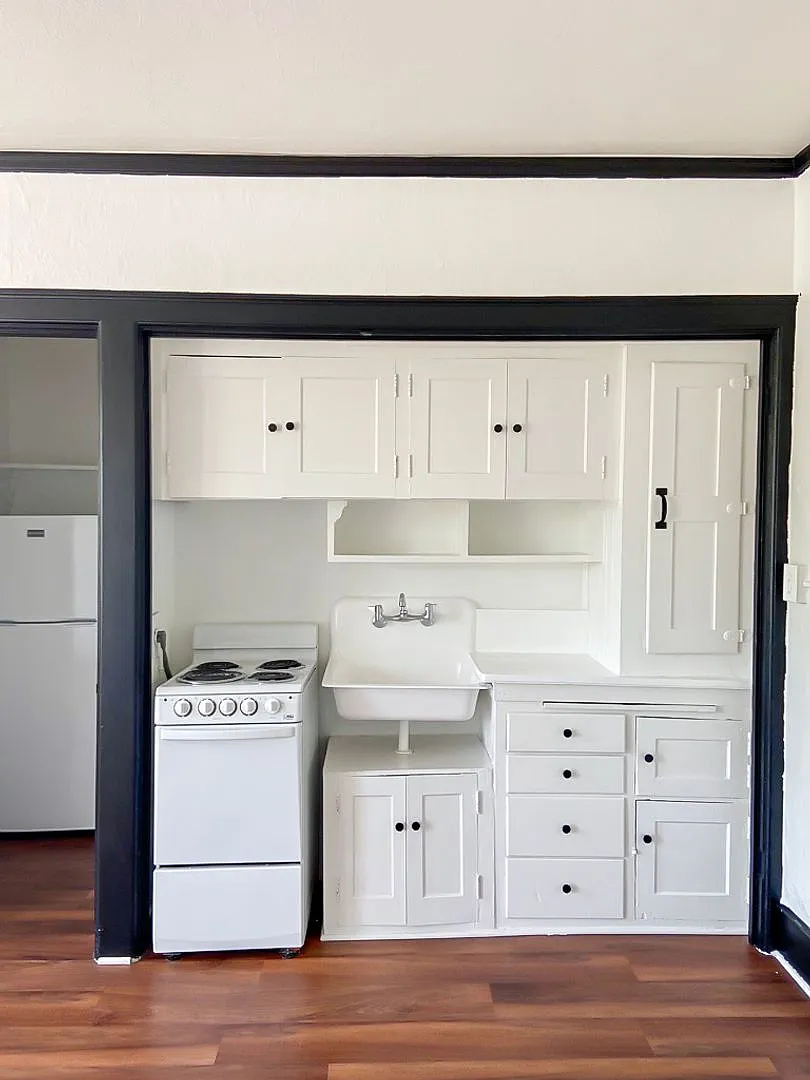 717 SE Morrison St APT 7 - Thumbnail 3