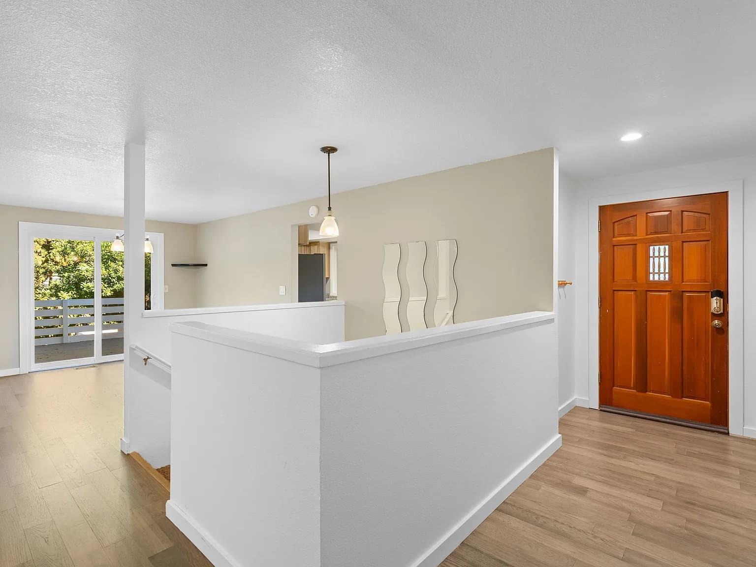 1107 Meadowview Ct - Thumbnail 3