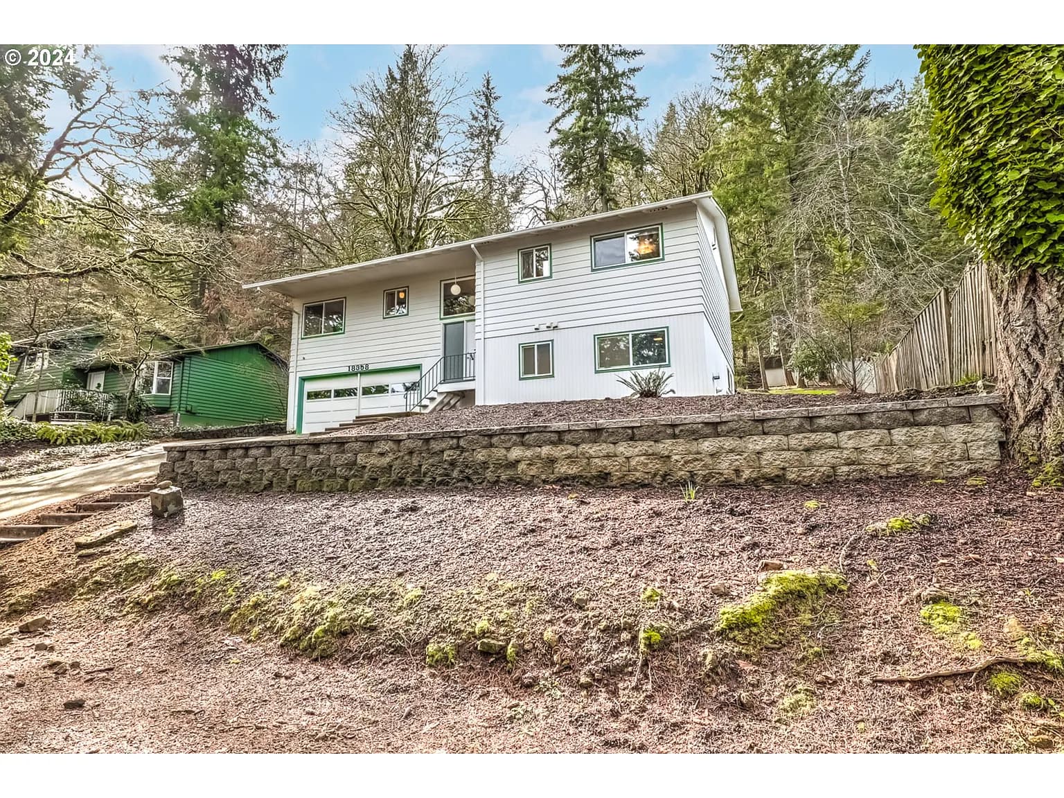 18358 Upper Midhill Dr - Thumbnail 3