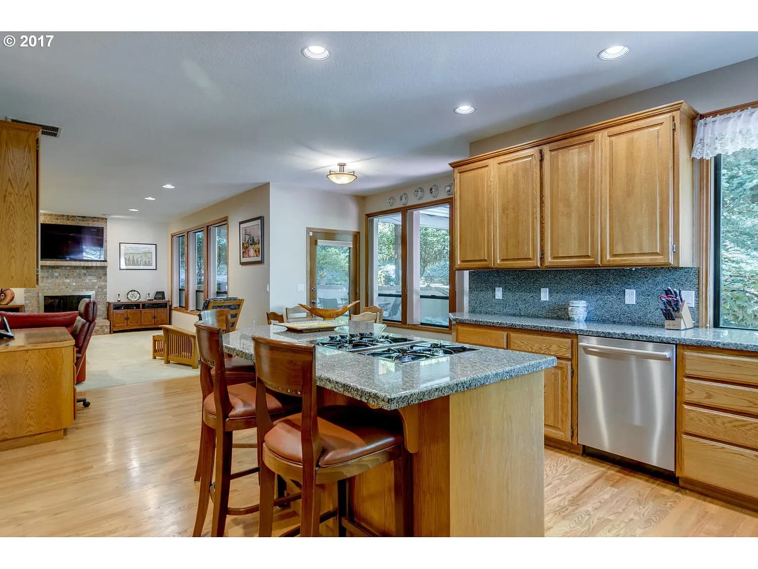 1335 Stonehaven Dr - Thumbnail 6