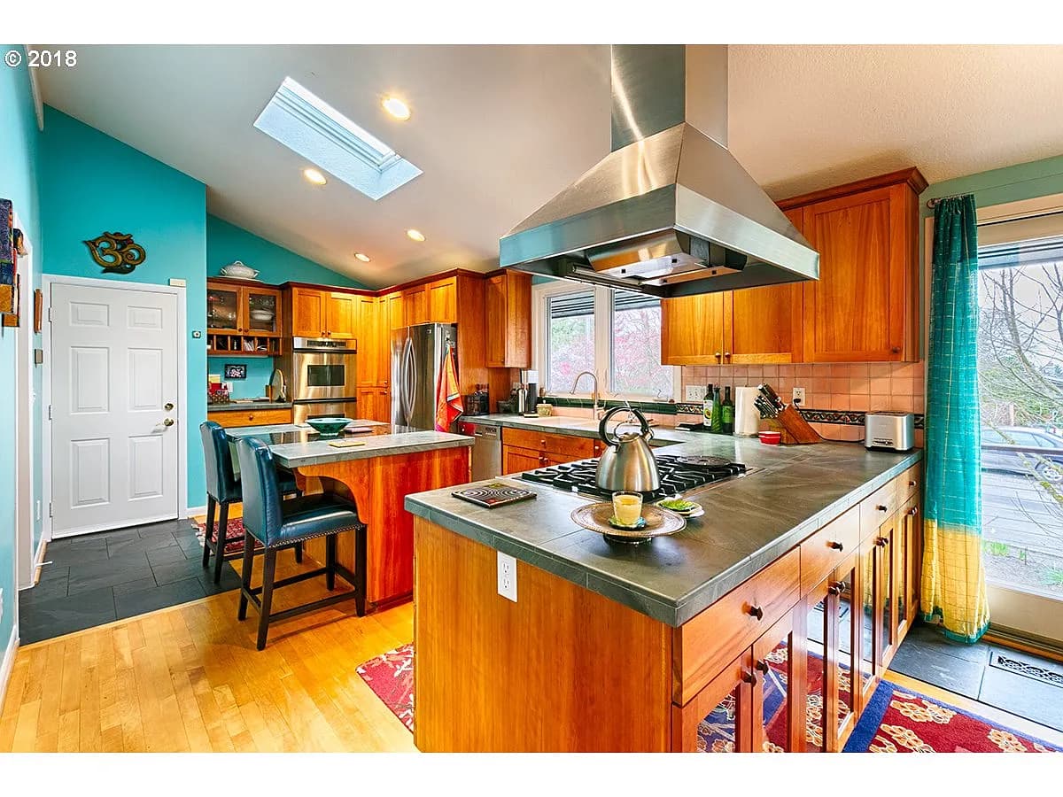 19110 Suncrest Dr - Thumbnail 4