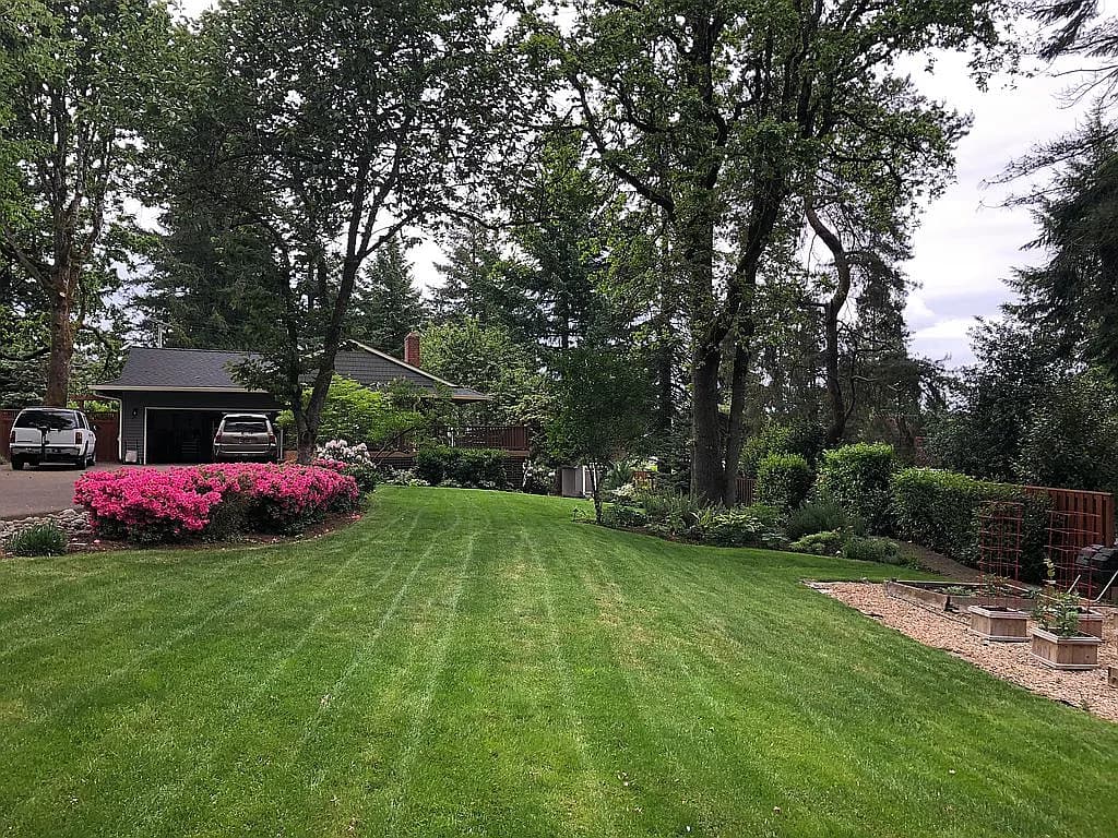 2095 Valley View Dr - Thumbnail 4