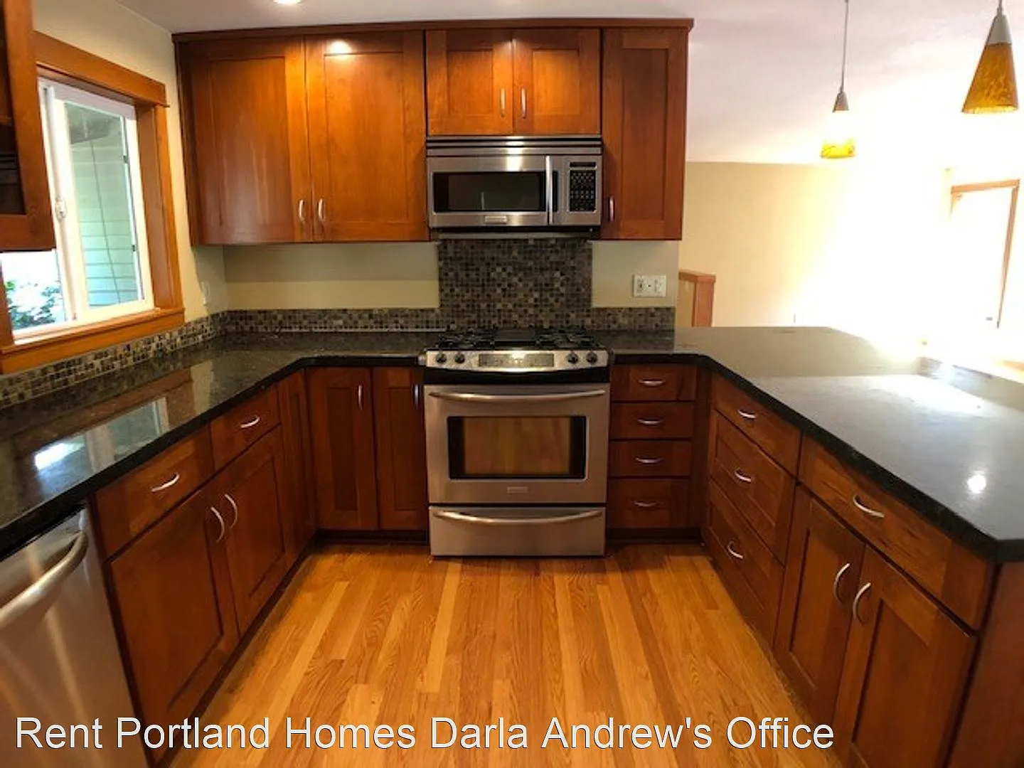 2433 Woodhill Ct - Thumbnail 2