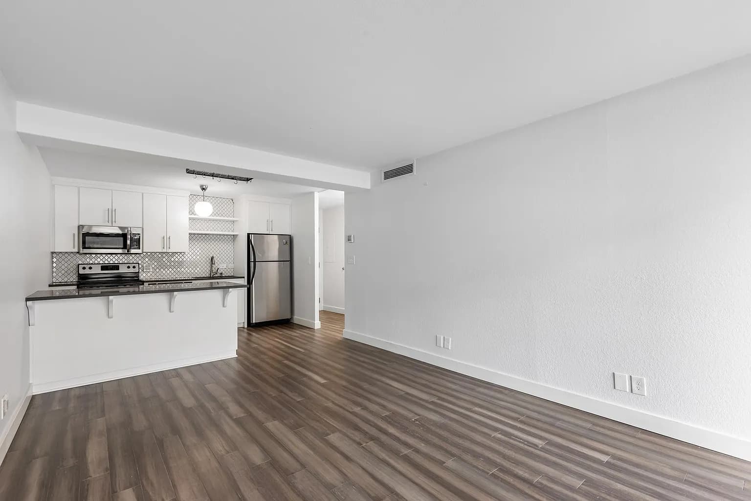 111 SW Harrison St APT 3E - Thumbnail 5