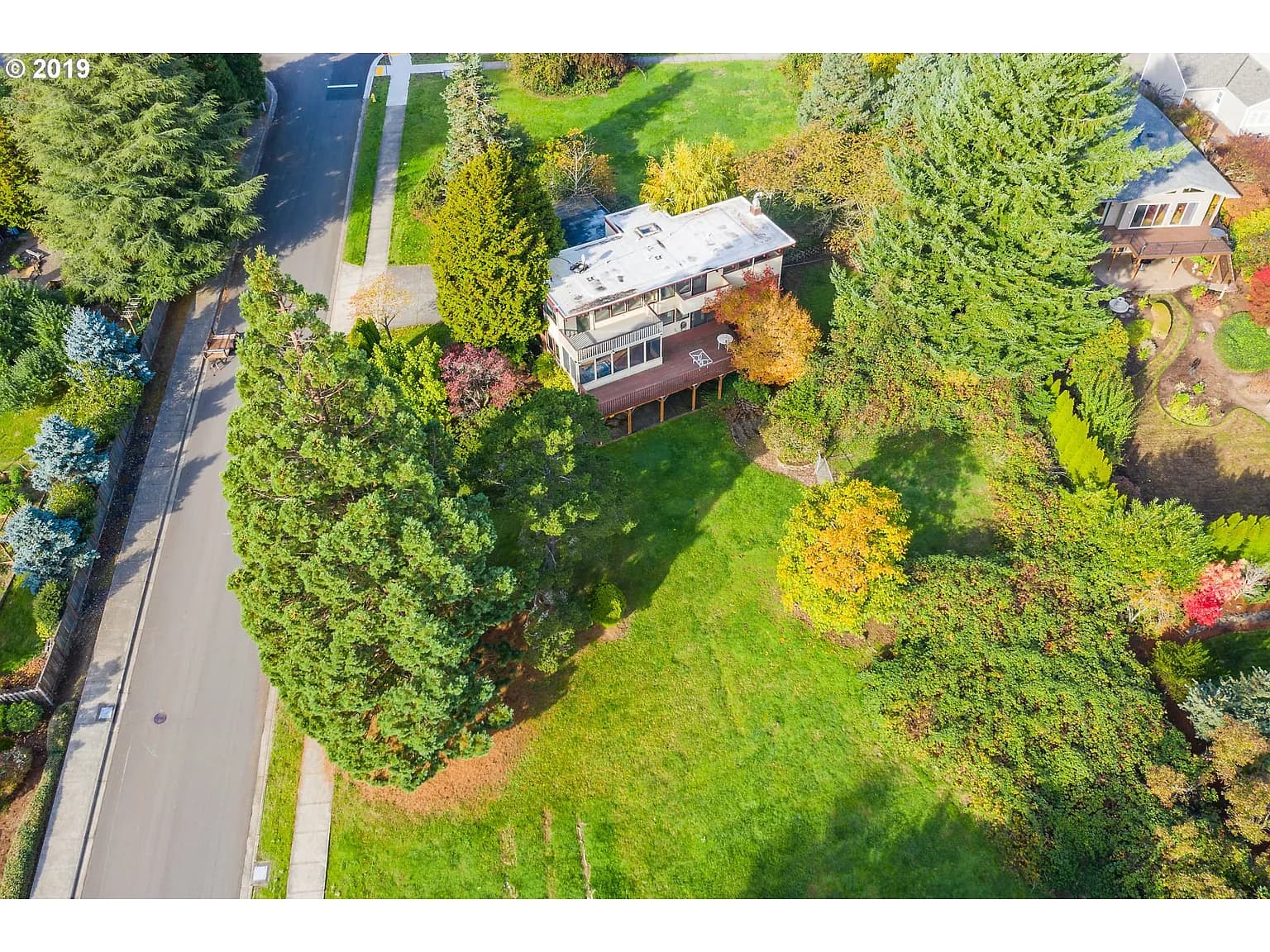 19310 Suncrest Dr - Thumbnail 4