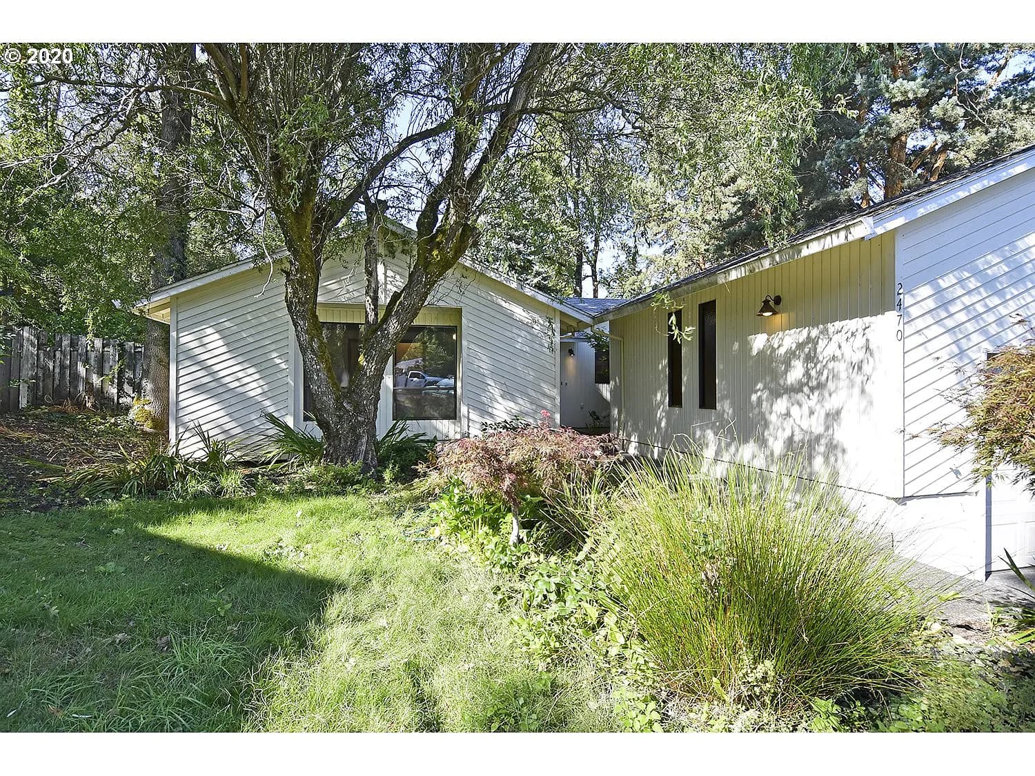 2470 Woodhill Ct - Thumbnail 2