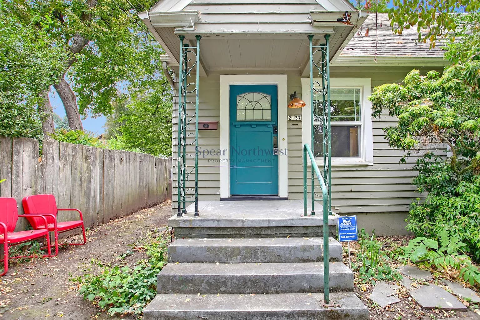 2137 N Sumner St - Thumbnail 2