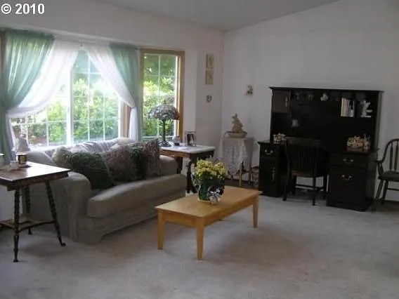 4447 SE Logus Rd - Thumbnail 2