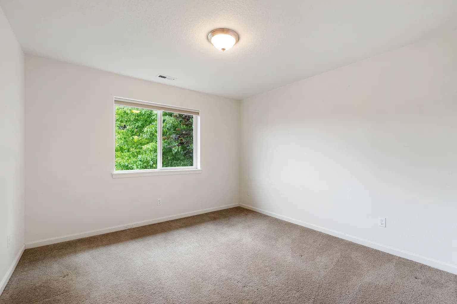 196 NE Iberian Ln - Thumbnail 5