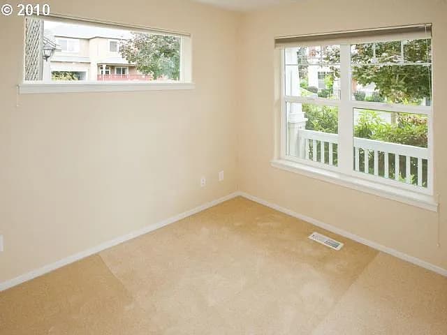 547 NE 61st Pl - Thumbnail 4