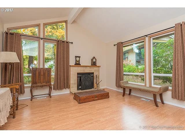 17643 SW Janell Ct - Thumbnail 4