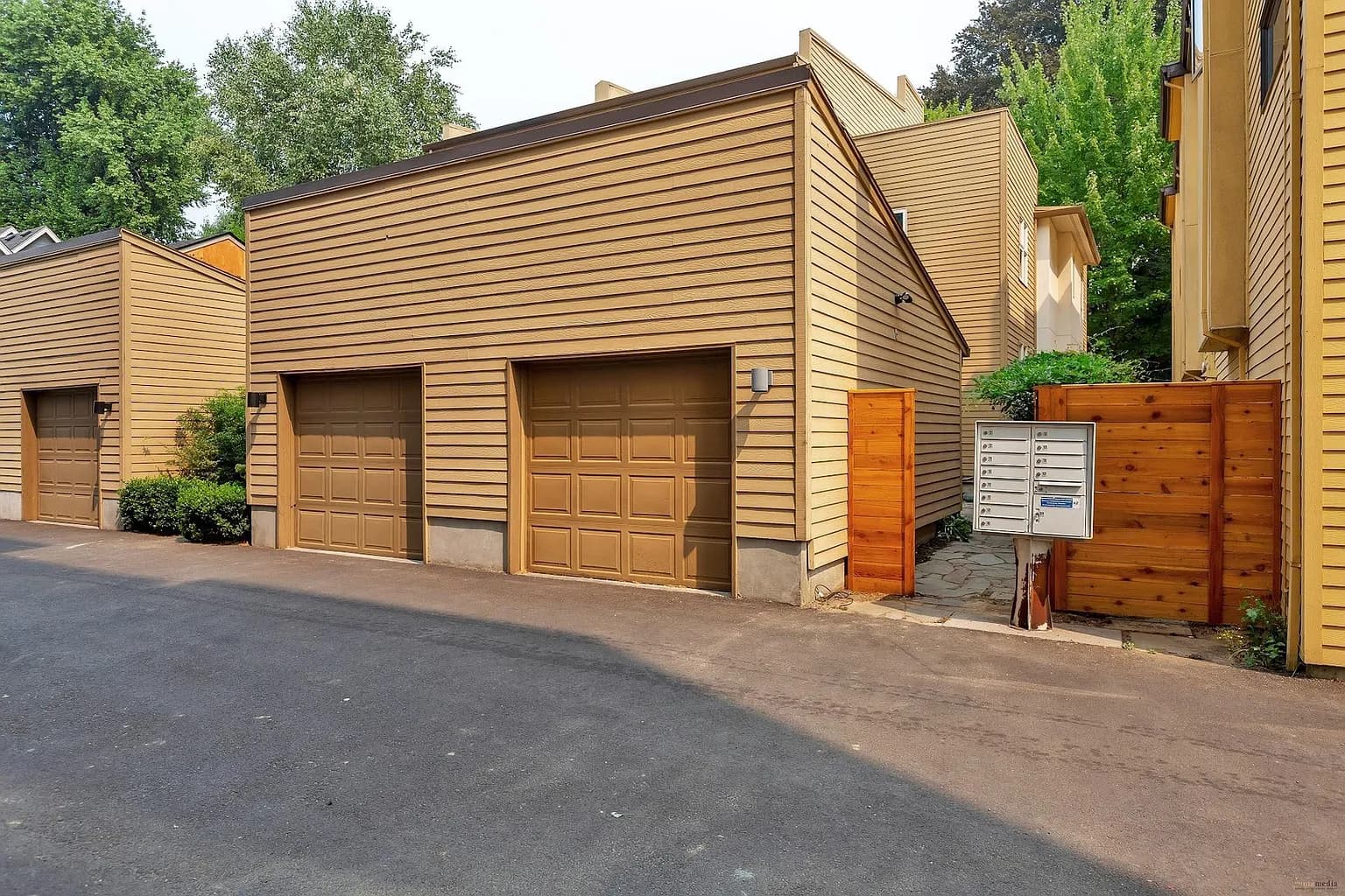 1409 NE 17th Ave - Thumbnail 4