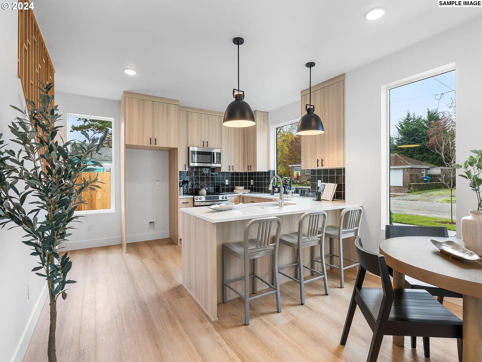 6199 N Amherst St - Thumbnail 4