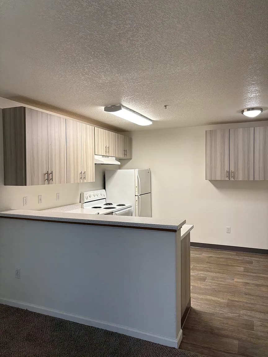 10610 E Burnside St APT 205 - Thumbnail 5