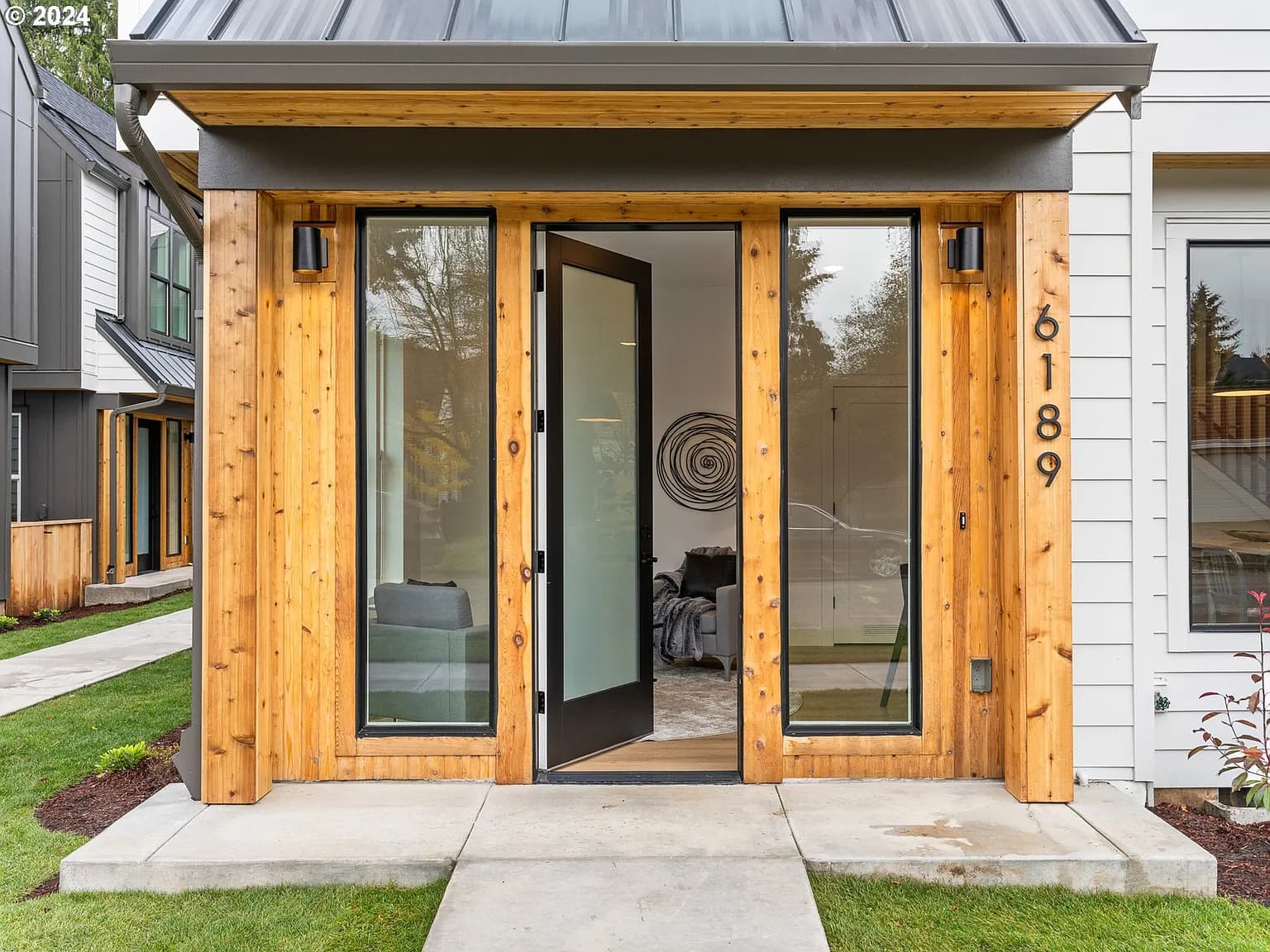 6189 N Amherst St - Thumbnail 3